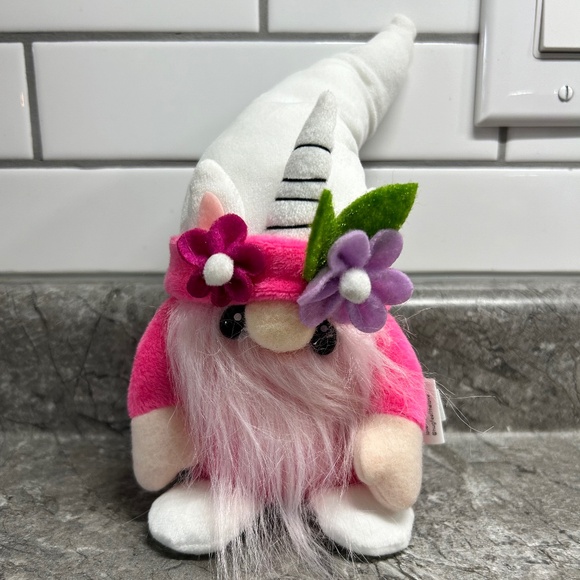 Hug Feel the Love - Skye the Knome - Picture 1 of 5